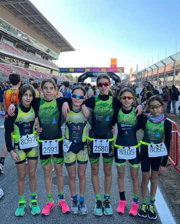 Primera prova 2024 En un marc incomparable, el circuit de Catalunya, on grans i petits van poder gaudir de rodar en bici com els pilots de MotoGp. Llàstima que els més petits van haver d'esperar gairebé dues hores degut al retard acumulat... A per la següent!!! . . #perlesvalentes #pelsvalents #pandalovers #pandalisme #sompandes #pandapower #elpratesports #esportselprat #elpratmola #elpratelmeullocalmon #escoladetriatló #triatloinfantil #nopainnogain . . @timersa1976 @artesa_cafe @cpr_abogados @kidsanduselprat @solidaritatsjd @solidaridadsjd @noemi.rinorr